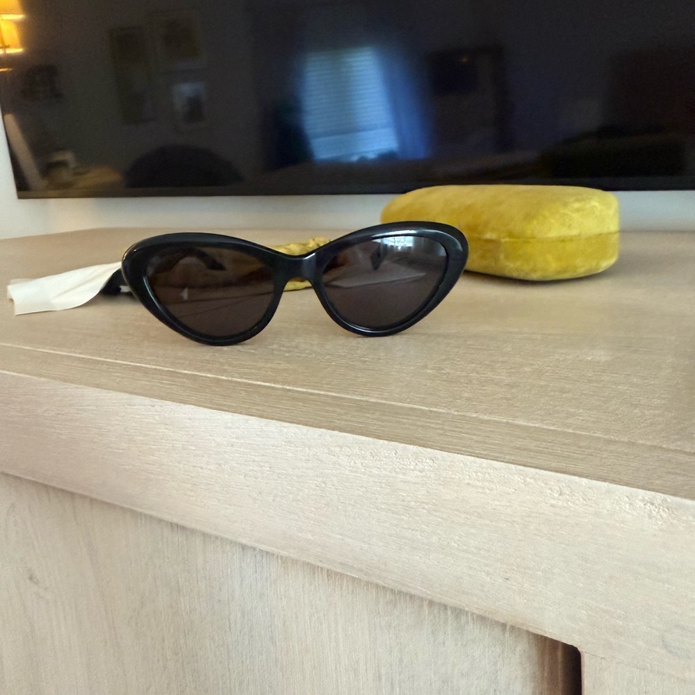 Gucci Black Cat Eye Sunglasses - Picture 8 of 8